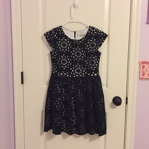 Girls dress - Picture 1 of 3